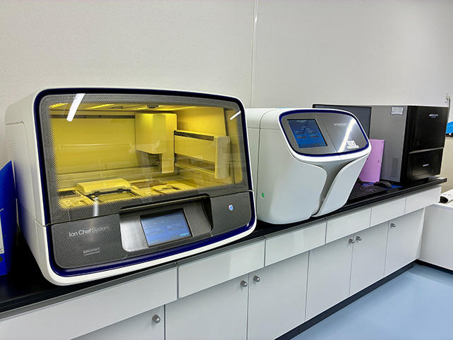 遺伝子解析機器の写真